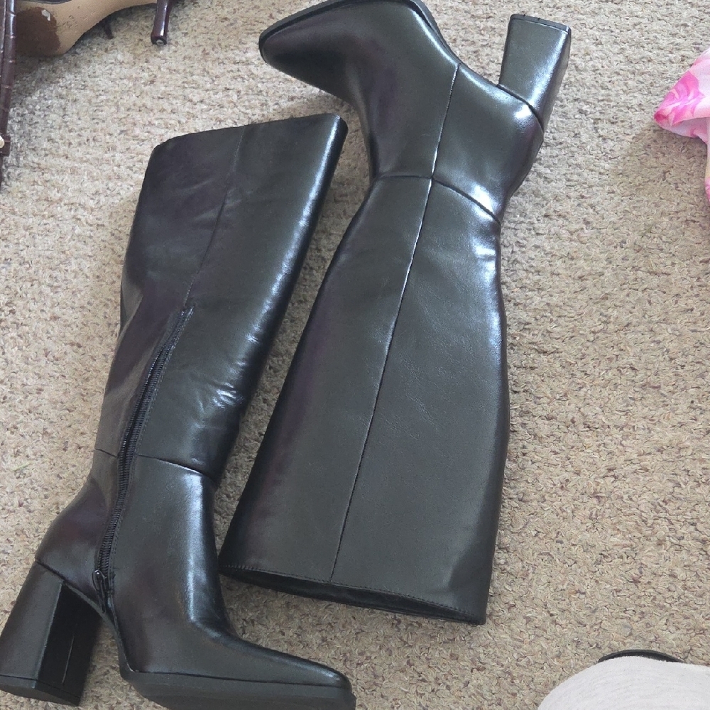 Elegant Black Knee-High Boots
